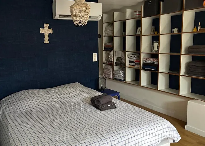 Proche Grotte De Matata